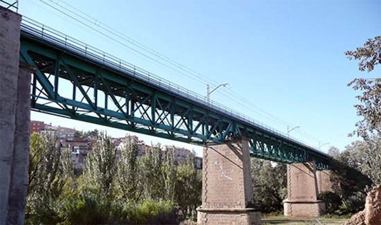 Un ejemplo clásico de este tipo de estructuras es el puente Un ejemplo clásico de este tipo de estructuras es el puente