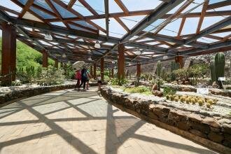 Basaltic-based greenhouse 