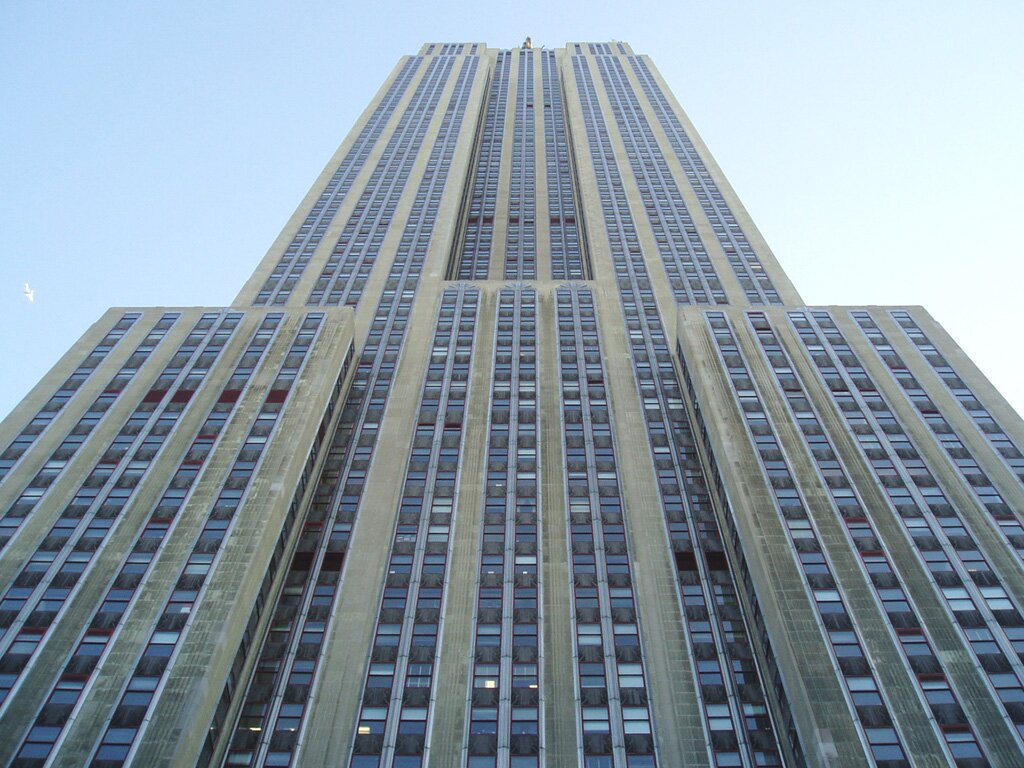 looking up at empire state buildingde bigmac